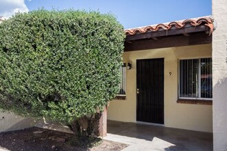 RIVER GARDEN in Tucson, AZ - Foto de edificio - Building Photo