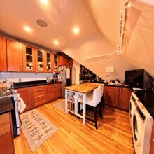 185 Davis Ave, Unit 185 Davis Ave in Brookline, MA - Building Photo - Building Photo