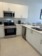 1172 SE 1st Ave in Florida City, FL - Building Photo - Building Photo