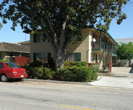 853-865 Blair Ave in Sunnyvale, CA - Foto de edificio - Building Photo