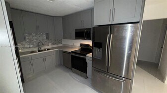 1935 Rodman St in Hollywood, FL - Building Photo