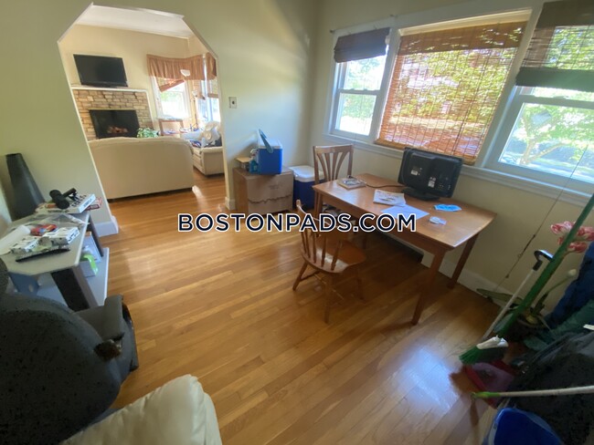 25 Harris Ave-Unit -1 in Wellesley, MA - Building Photo - Building Photo