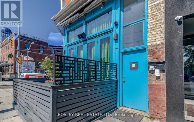 720 College St in Toronto, ON - Building Photo - Building Photo
