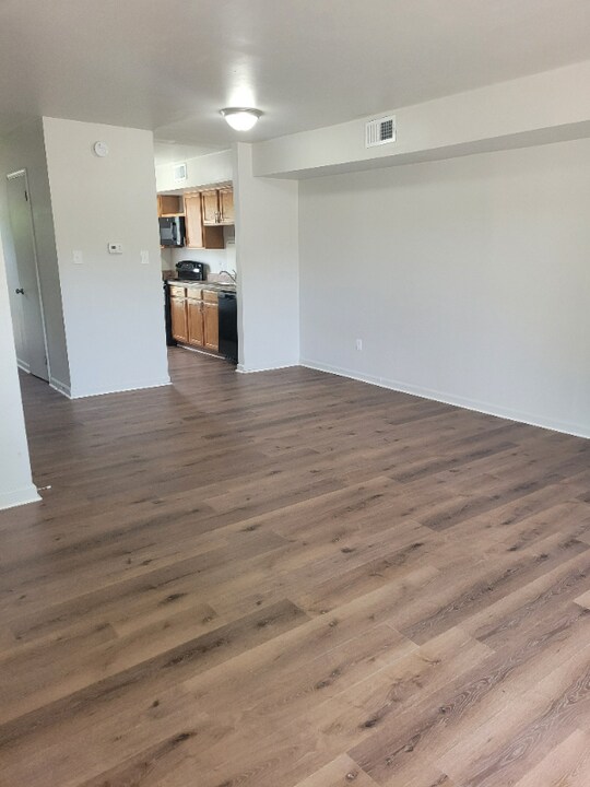 99 W County St in Hampton, VA - Building Photo