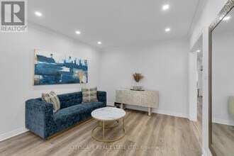 6421 Donway Dr in Mississauga, ON - Building Photo - Building Photo