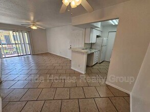 2855 Winkler Ave in Ft. Myers, FL - Building Photo - Building Photo