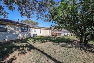 5207 S Travis St in Amarillo, TX - Building Photo - Building Photo