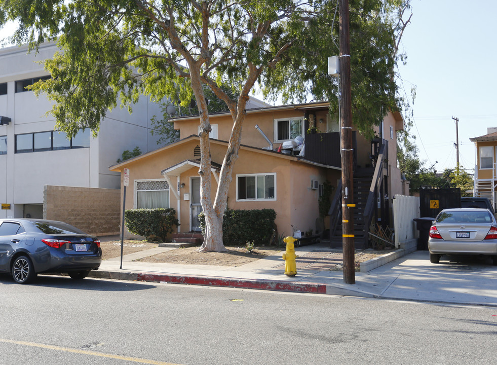 128 W Palmer Ave in Glendale, CA - Building Photo