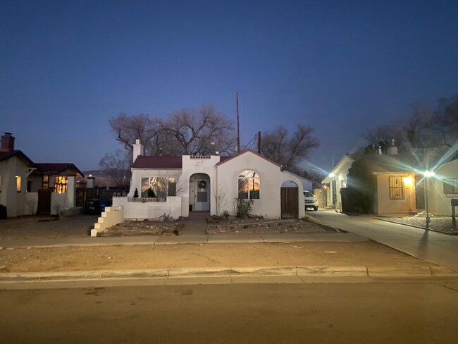 310 Harvard Dr SE in Albuquerque, NM - Foto de edificio - Building Photo