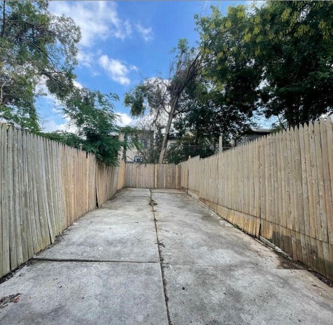 property at 2221 N Sydenham St