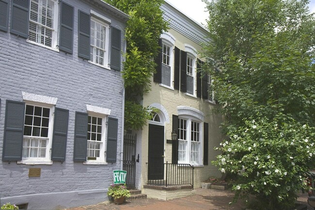 property at 1530 33rd St NW