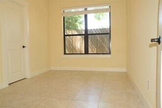 615 W 27th St in Houston, TX - Foto de edificio - Building Photo