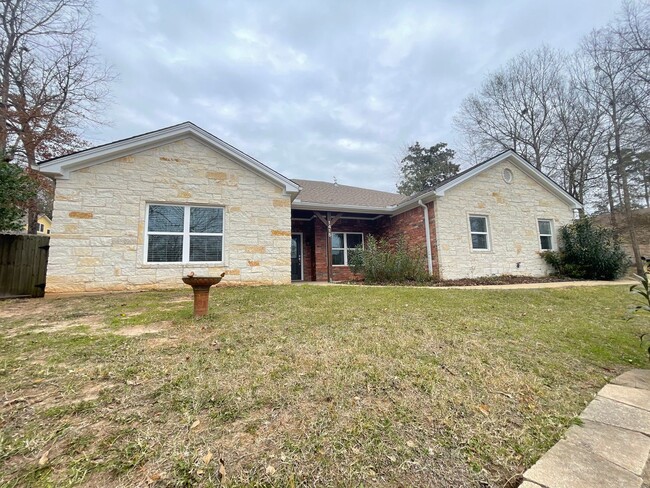 1415 Tanglewood Cir in Nacogdoches, TX - Building Photo - Building Photo