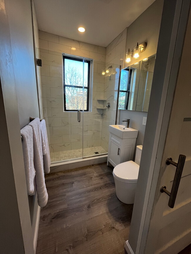 11 Park Dr, Unit 32 in Boston, MA - Foto de edificio - Building Photo