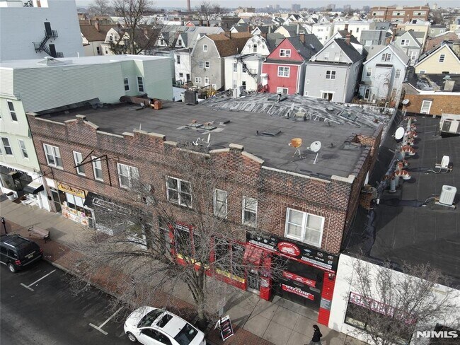 432 Harrison Ave, Unit UNIT BF in Harrison, NJ - Building Photo - Building Photo