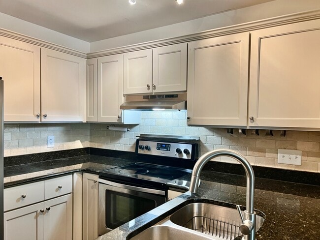 3306 Selwyn Farms Ln in Charlotte, NC - Building Photo - Building Photo