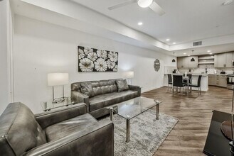 375 Camino De La Reina in San Diego, CA - Building Photo - Building Photo