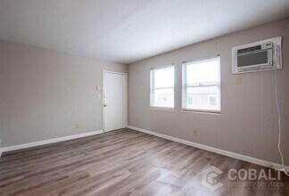 954 St Charles Ave NE in Atlanta, GA - Building Photo - Building Photo