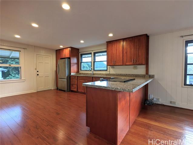 2401 Booth Rd in Honolulu, HI - Foto de edificio - Building Photo