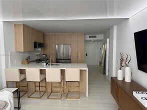 1849 S Ocean Dr in Hallandale Beach, FL - Foto de edificio - Building Photo