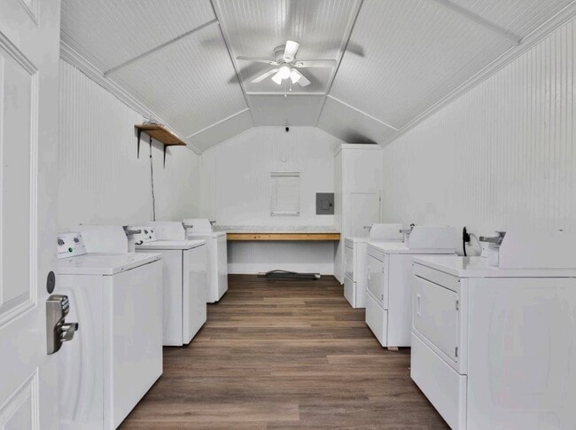 413 FM356 in Onalaska, TX - Building Photo - Building Photo