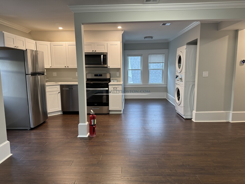 66 Church St, Unit #4 in Waltham, MA - Building Photo