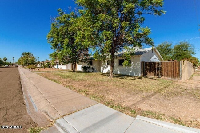 7544 E Kimsey Ln in Scottsdale, AZ - Building Photo - Building Photo