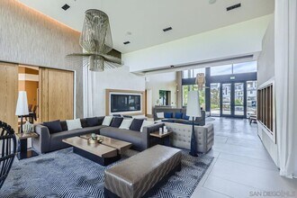 2430 Community Ln in San Diego, CA - Foto de edificio - Building Photo