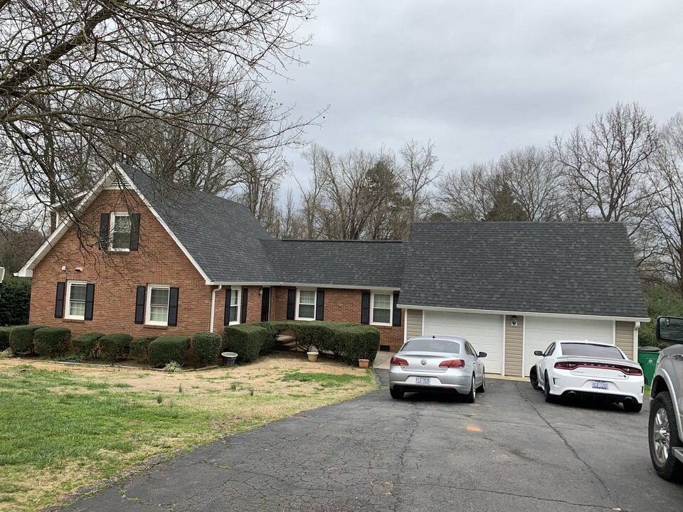 1818 Bonnie Ln in Charlotte, NC - Foto de edificio