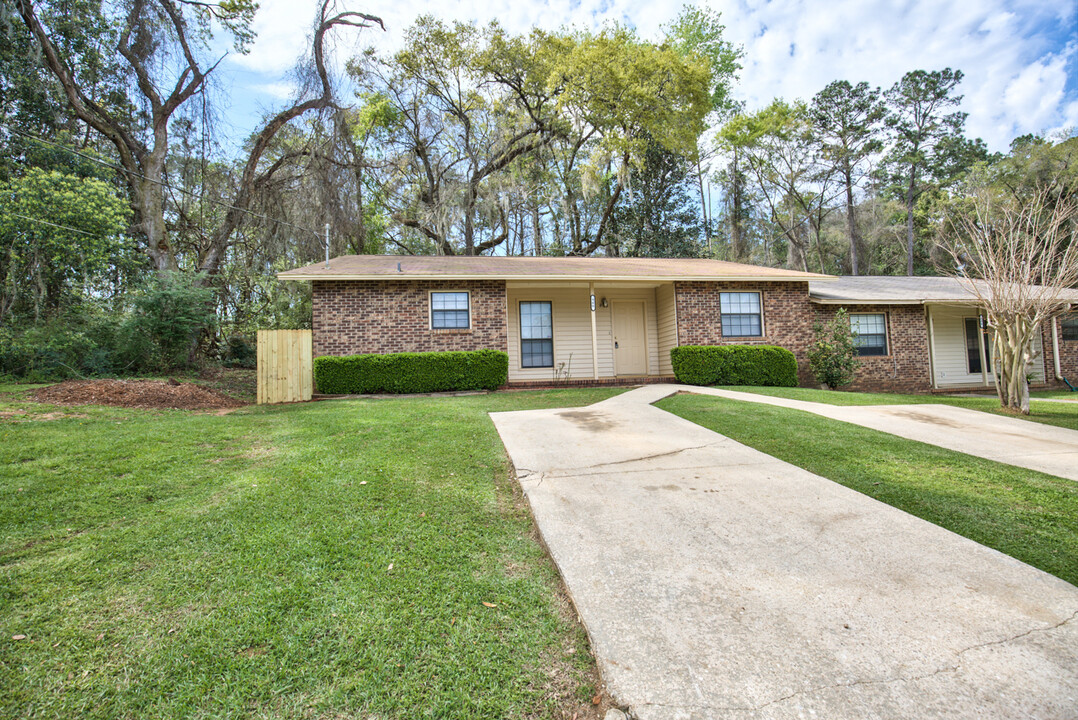 900 Meginnis Ln in Tallahassee, FL - Foto de edificio