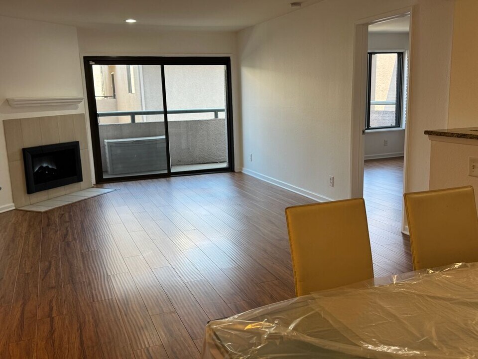 8300 Manitoba St in Los Angeles, CA - Building Photo