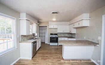 2210 31st St in Lubbock, TX - Foto de edificio - Building Photo