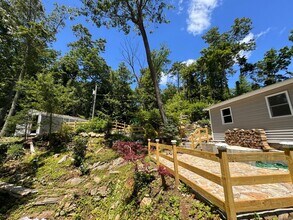 22 Hemlock Trail in Newtown, CT - Building Photo - Building Photo