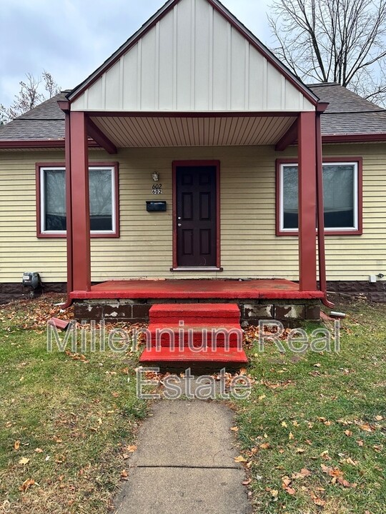 602 Lebaron Ave in Pontiac, MI - Building Photo