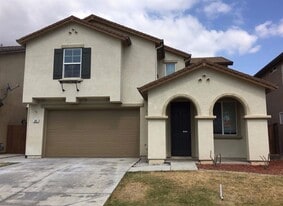 893 Kiwi St in Madera, CA - Building Photo