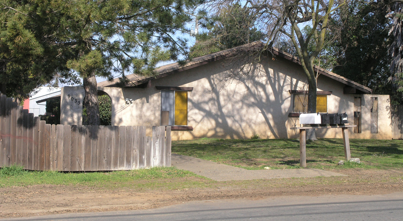 9035 Grove St in Elk Grove, CA - Building Photo