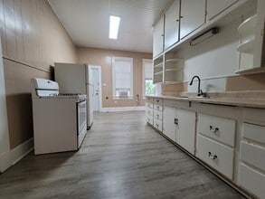 1709 Avenue C, Unit A in Brownwood, TX - Foto de edificio - Building Photo