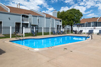 Westlink Village in Wichita, KS - Foto de edificio - Building Photo