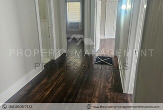 2308 St Charles St in Jackson, MS - Building Photo - Building Photo