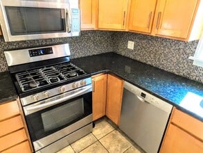 2 Victoria Ter, Unit 1 in Dedham, MA - Building Photo - Building Photo