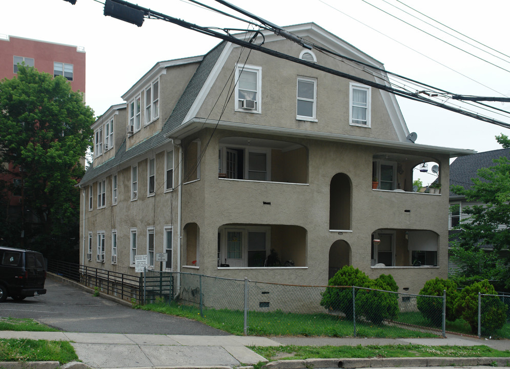 425 Main St in White Plains, NY - Building Photo