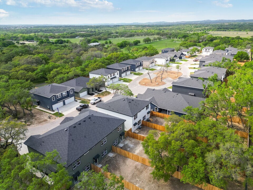 9193 Dietz Elkhorn Rd in Boerne, TX - Building Photo