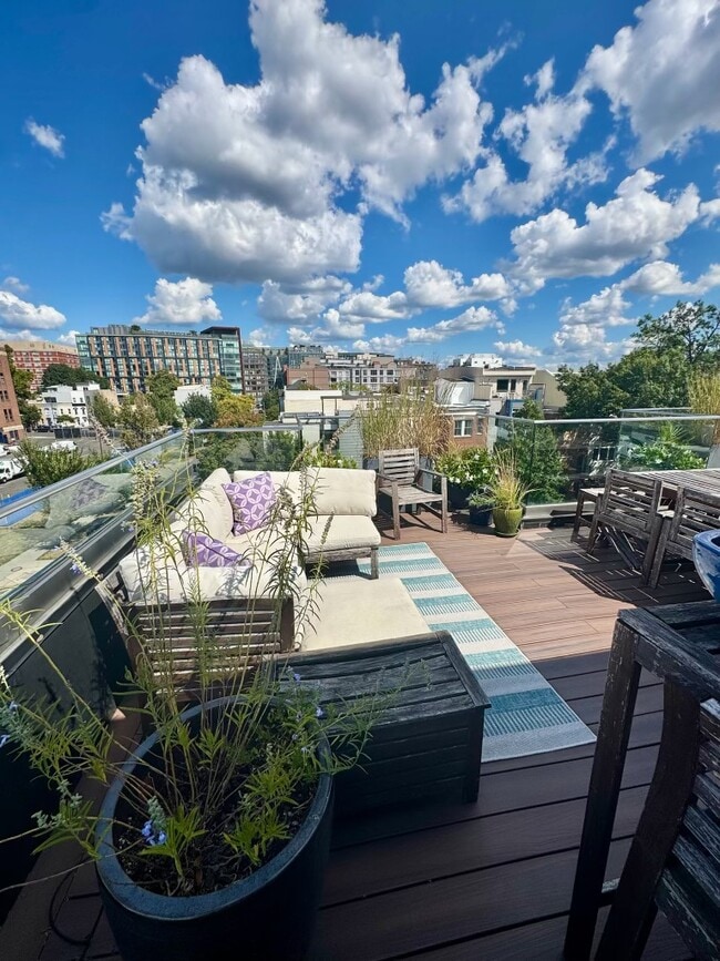 property at 1100 W St NW