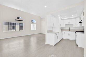 7750 Laurel Canyon Blvd, Unit 9 in Los Angeles, CA - Building Photo - Building Photo