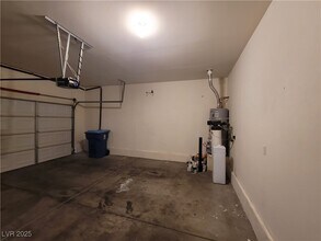 8930 Partridge Hill St in Las Vegas, NV - Building Photo - Building Photo