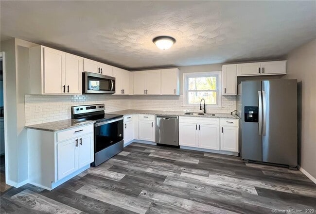 17 Dale Rd in Enfield, CT - Building Photo - Building Photo