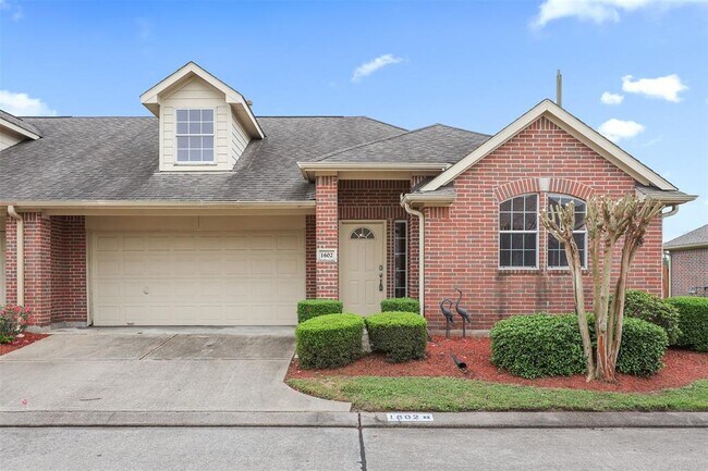 1602 Village Townhome Dr in Pasadena, TX - Building Photo - Building Photo