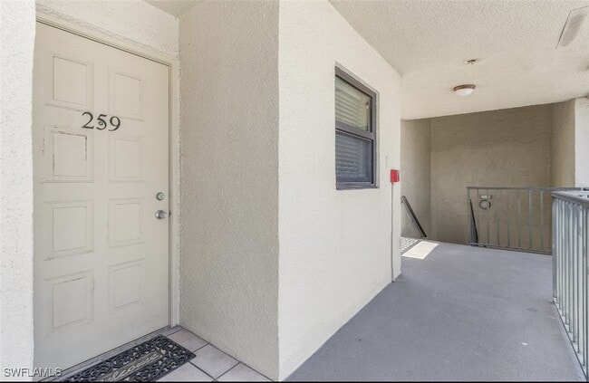 271 Southbay Dr in Naples, FL - Building Photo - Building Photo