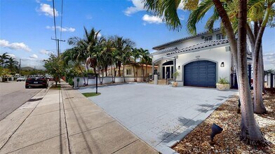 1131 Stillwater Dr in Miami Beach, FL - Building Photo - Building Photo