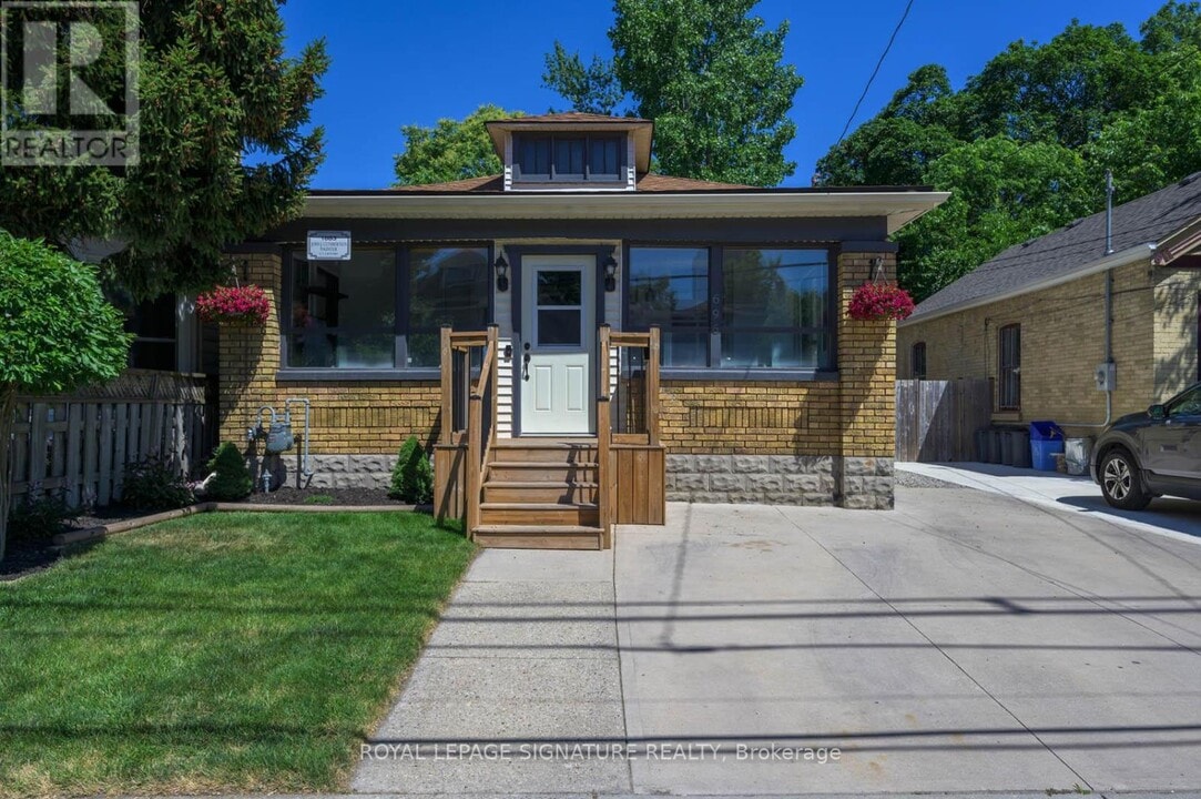 696 Queens Ave in London, ON - Building Photo